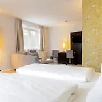 22 Hotel *