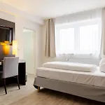 22 Hotel *