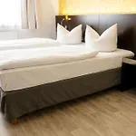 22 Hotel *