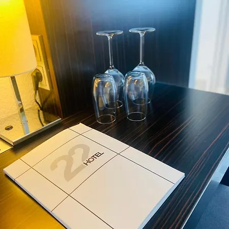 22 Hotel *