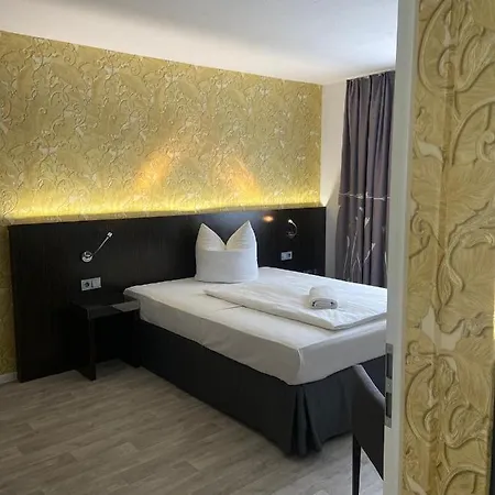 22 Hotel *