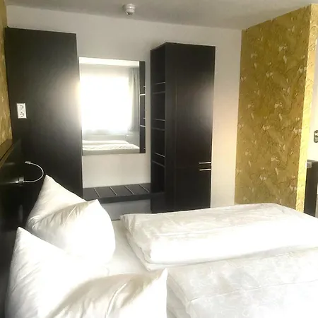 22 Hotel *