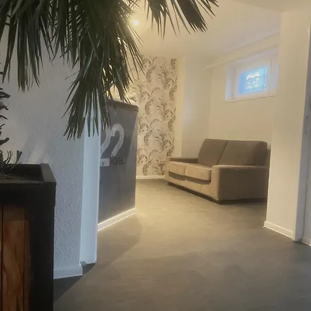 Hotel 22 *