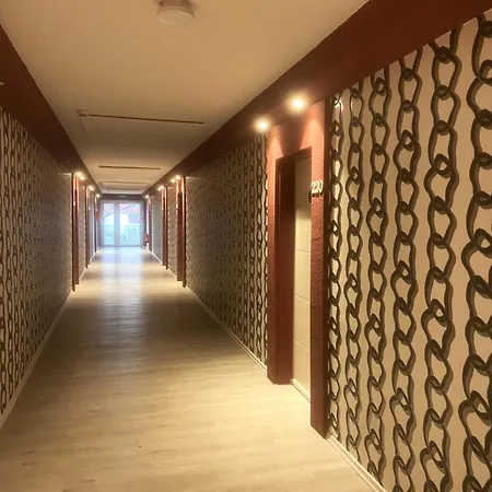 Hotel 22 *